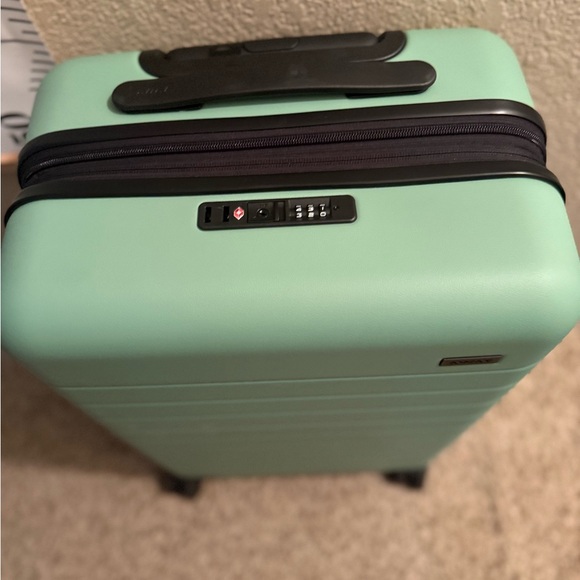 Away - Picture 5 of 11